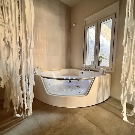 Perla Coco Jacuzzi * Chania (Crete)