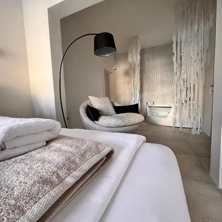 Perla Coco Jacuzzi Apartment *